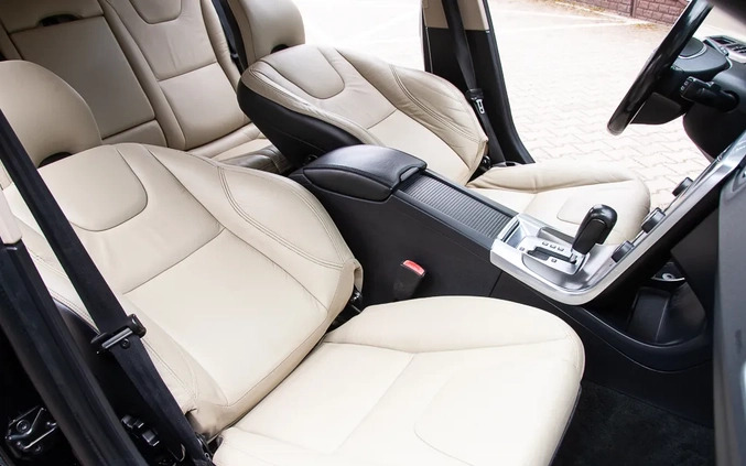 Volvo V60 cena 36900 przebieg: 270000, rok produkcji 2011 z Żychlin małe 742
